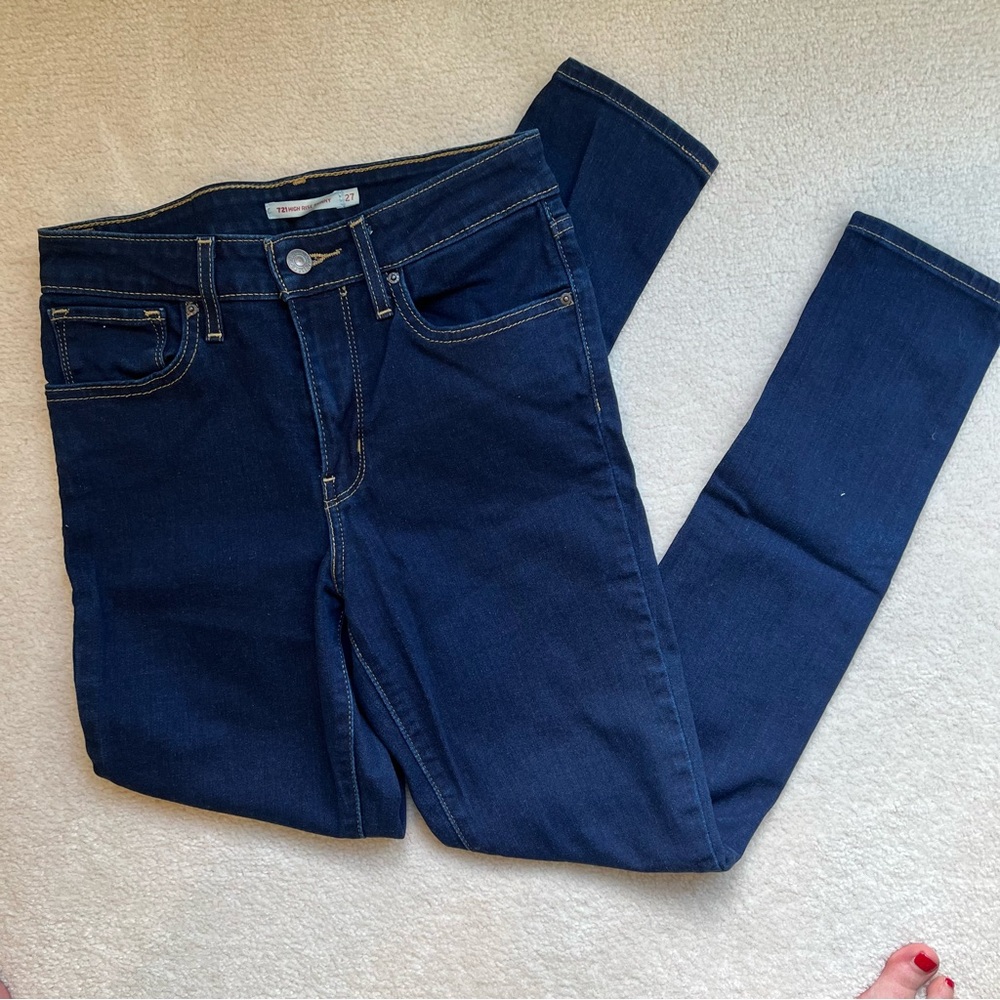 Levi’s High Rise Dark Wash Skinny Jeans Size 27